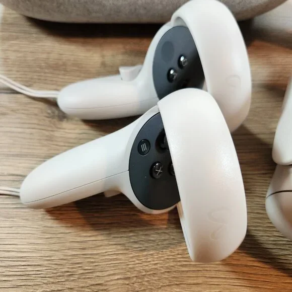 Meta Quest 2 VR Headset – Elite Strap w/ Battery + Carrying Case – Barely Used - Picture 3 of 10